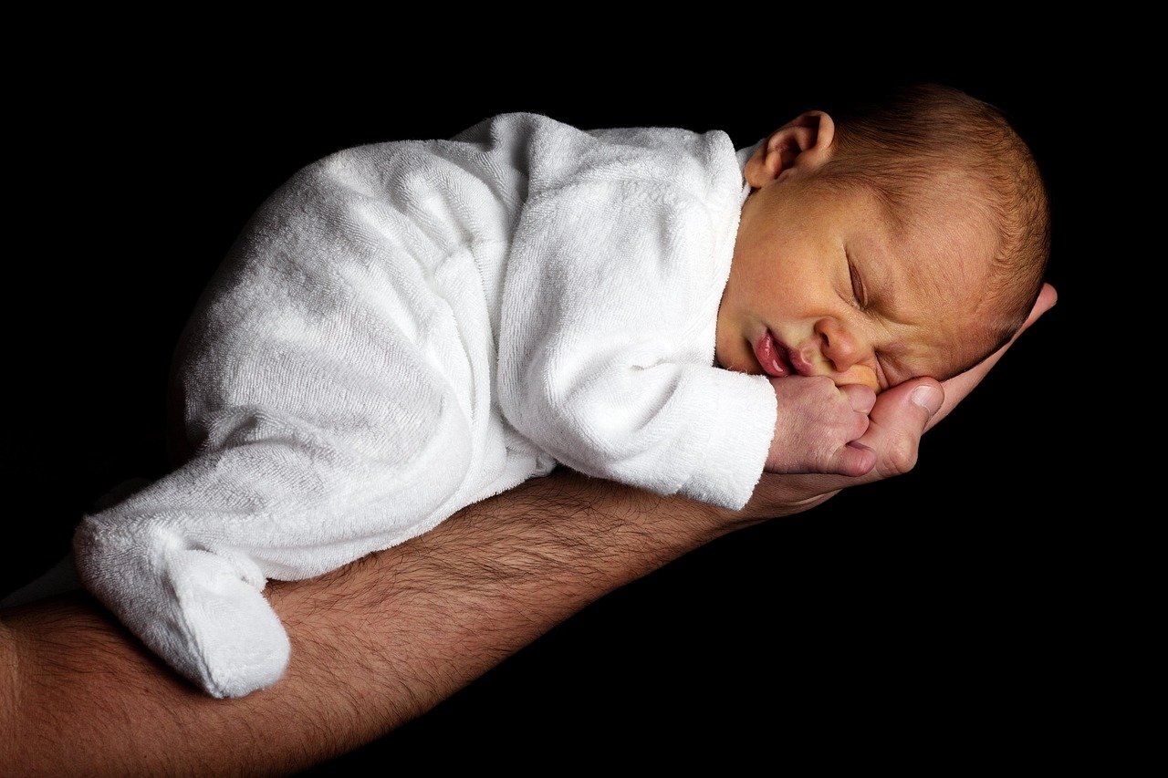 Newborn Baby Care: Complete Beginner’s Guide
